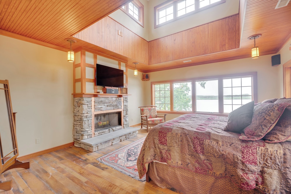 Luxe Family Home on Orange Lake w/ Private Dock!