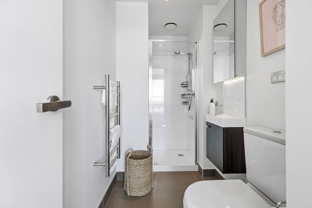 Queen St Stay, Pool,Gym,Tower Views | Zodiak Stays