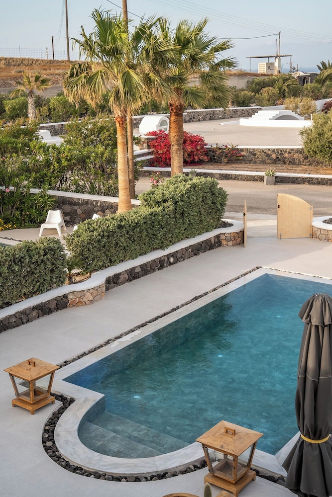 Amor Hideaway Villas