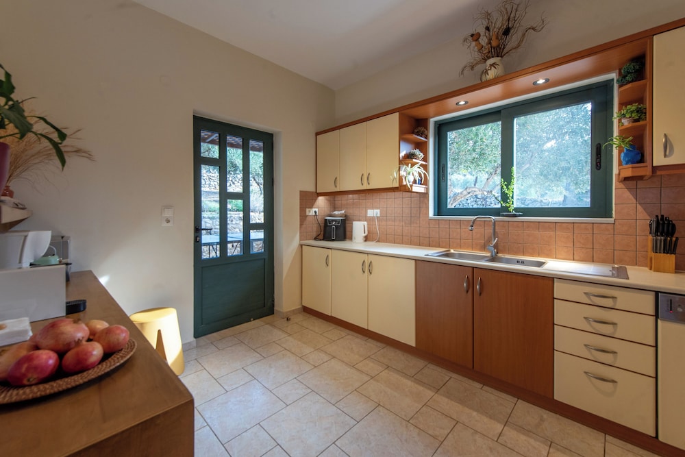 Villa Chloe With Private Pool