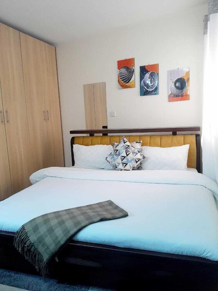 Lux Suites Chapell Hill Apartments view 4