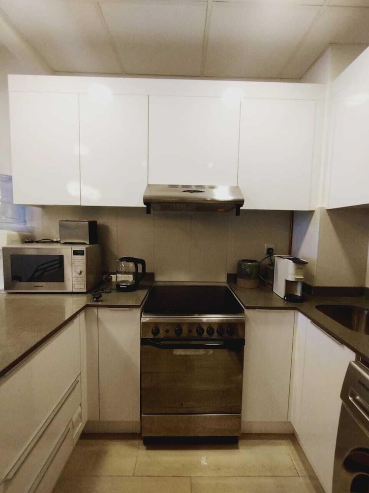 Stunning 1B With Balcony & City View - dubai
