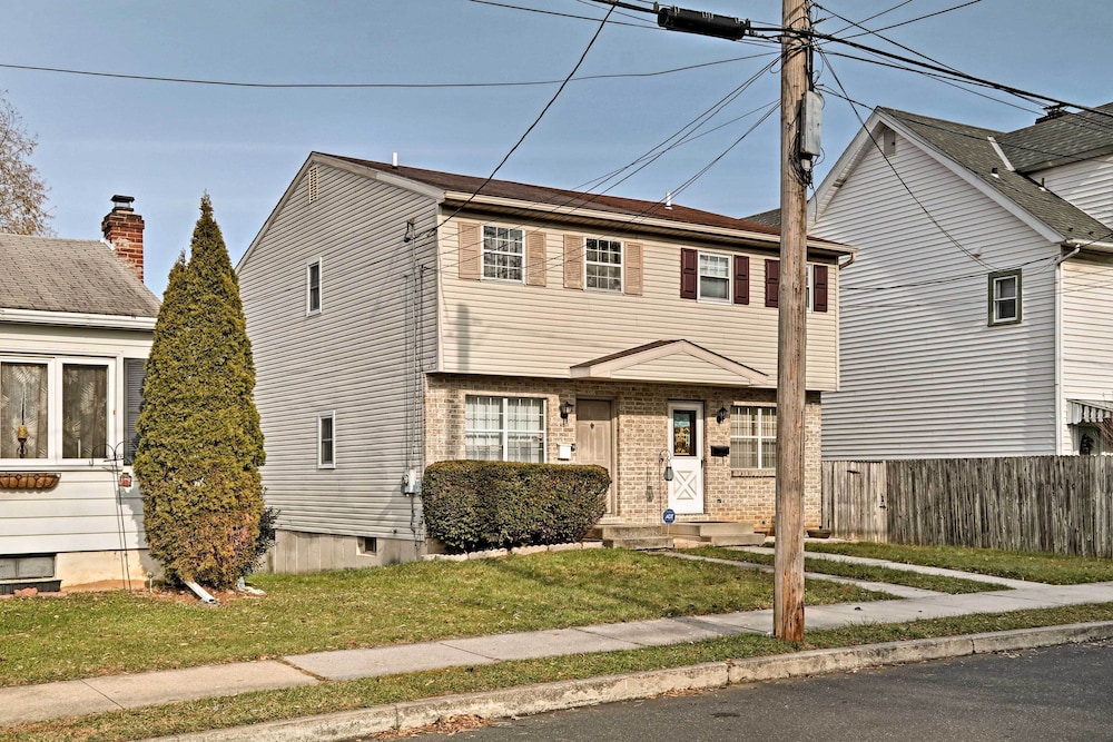 2 Mi to Dtwn Allentown Shops & Eats! Cozy Home view 4