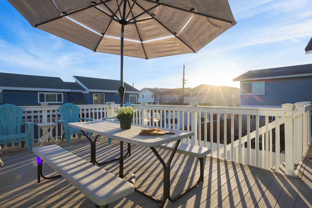 Steps to Beach w/ Patio+deck Foosball Happy Bottom Beach House by Avantstay