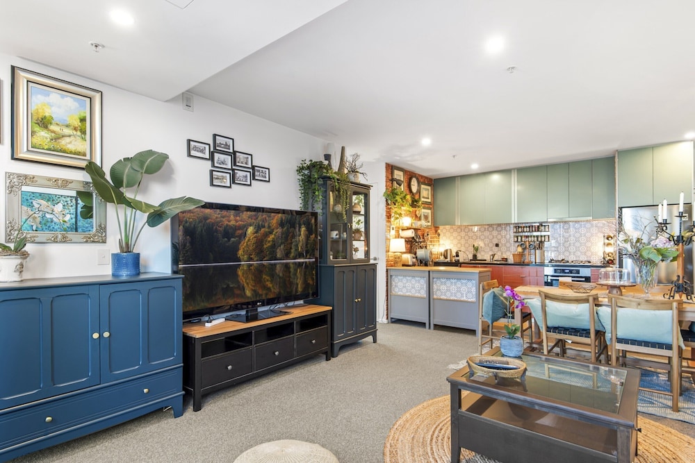 Chic 2-bed Apartment With Balcony in Southbank