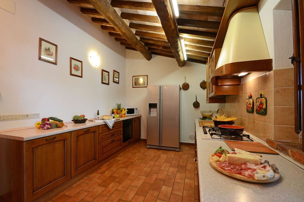 Podere Baiocco Sleeps 22 People 2 Private Pools Walking Distance to Town-podere Baiocco
