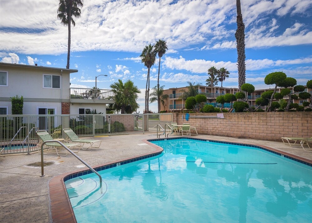 Beach Condo W/private Patio #133 1 Bedroom Condo by Sunset Shores Condominiums