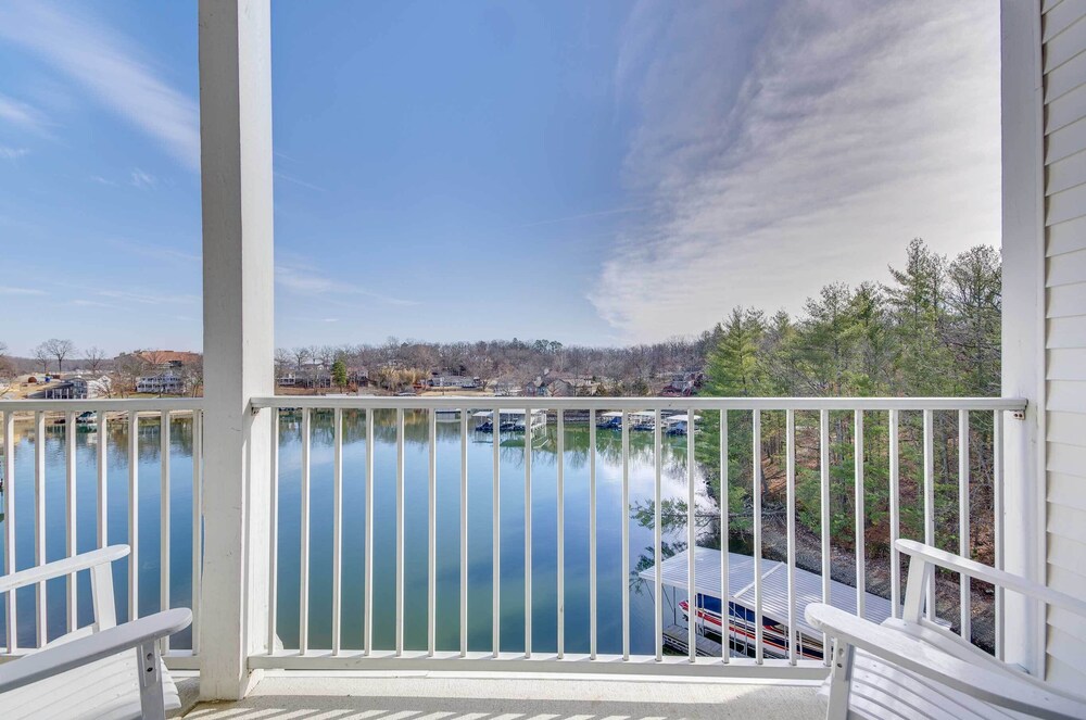Lakefront Osage Beach Condo: Dock Your Boat Here! view 5