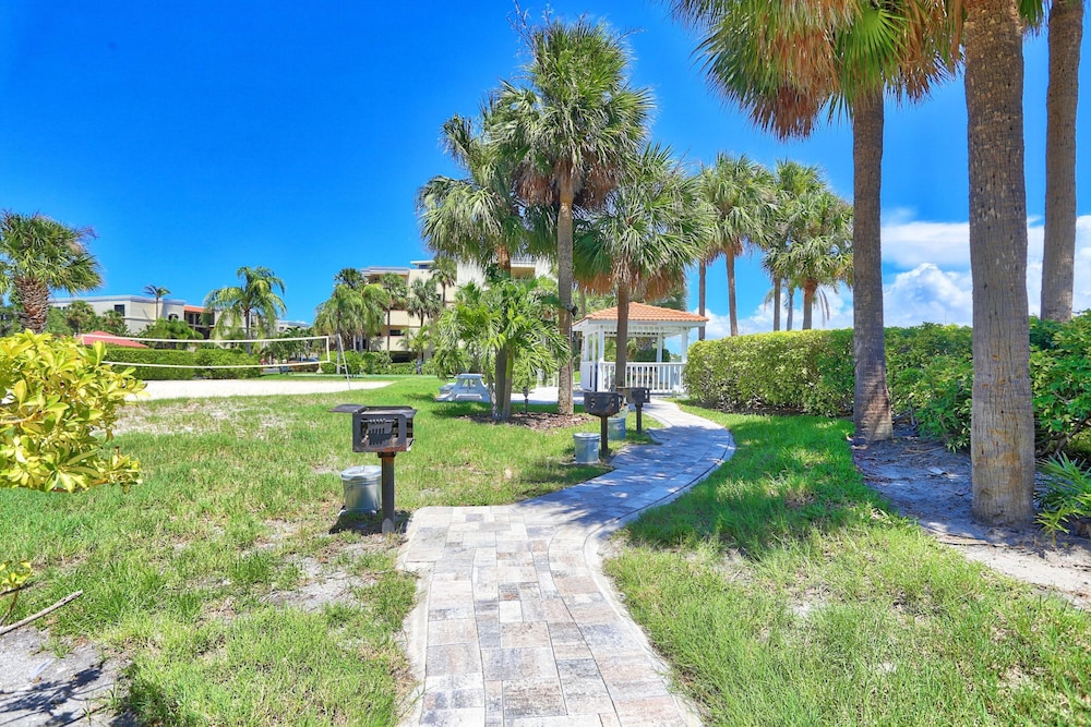 Land's End 11-306 Beach Front - Premier