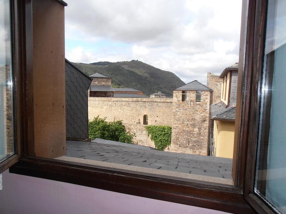 Hostal Virgen de la Encina