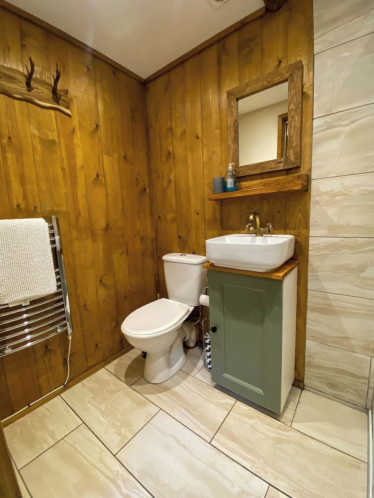 Hayne Barn Estate - Private Estate : 6 Eco Lodges - 1 Studio