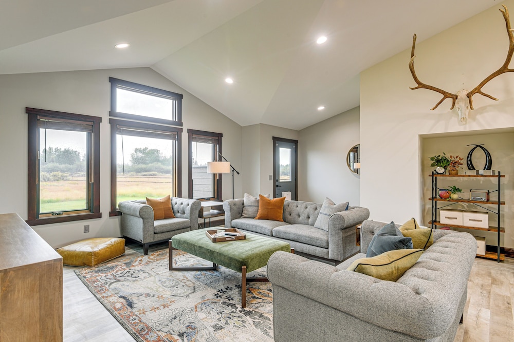 Pinedale Getaway Near Hiking, Skiing & Lakes!