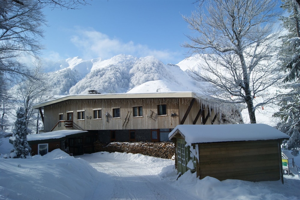 Auberge de Jeunesse HI Le Mont-Dore — exterior view, Mont-Dore, FR
