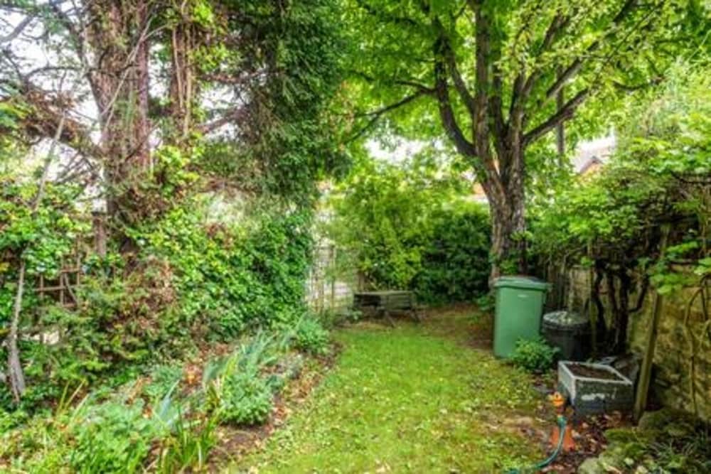 Basement Studio in Summertown With Kitchenette