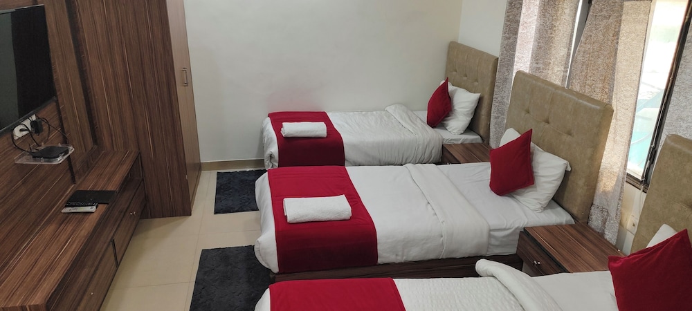 Hotel The Paramont Plaza IGI Airport