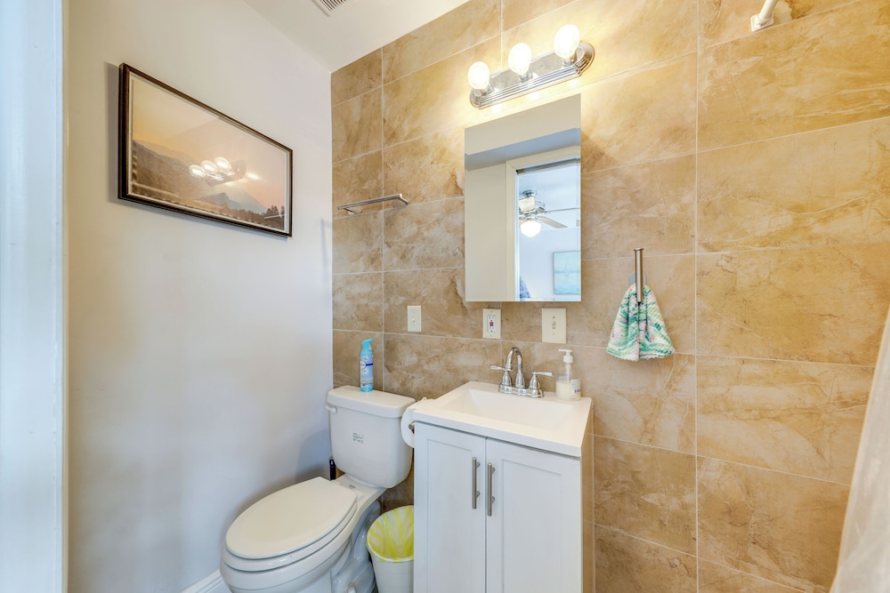 4 Mi to Ocean: Family Getaway in Pompano Beach!