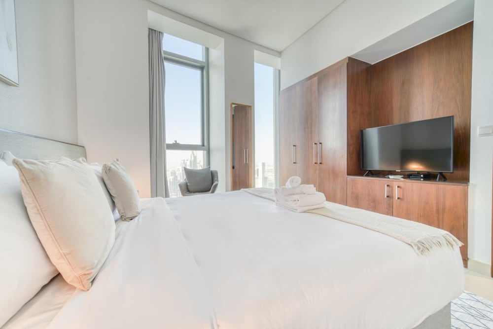 Contemporary Apt With Burj Khalifa View