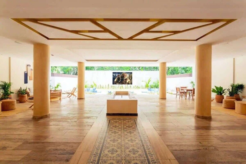 2 BR Amazing Pool Top Amenities Wifi 2FL Gym