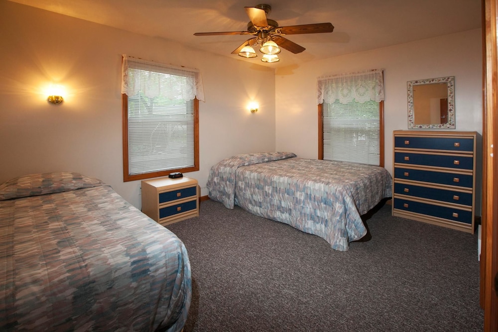 Goshorn Lake Cottages