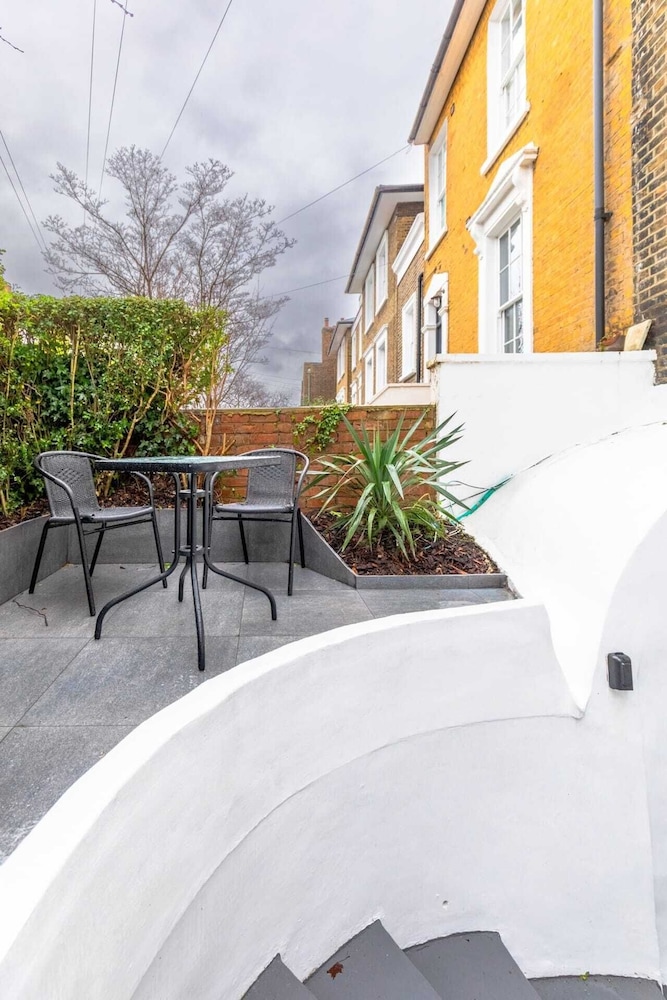 Sleek & Well-connected Studio Flat Archway!