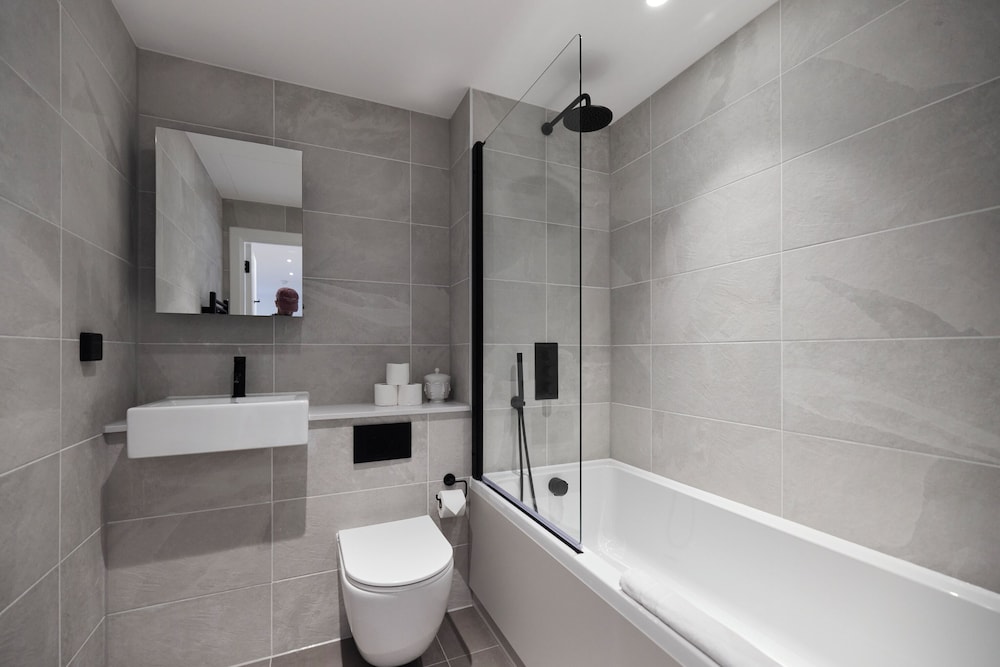The Tottenham Retreat - Homely 2bdr Flat With Balcony