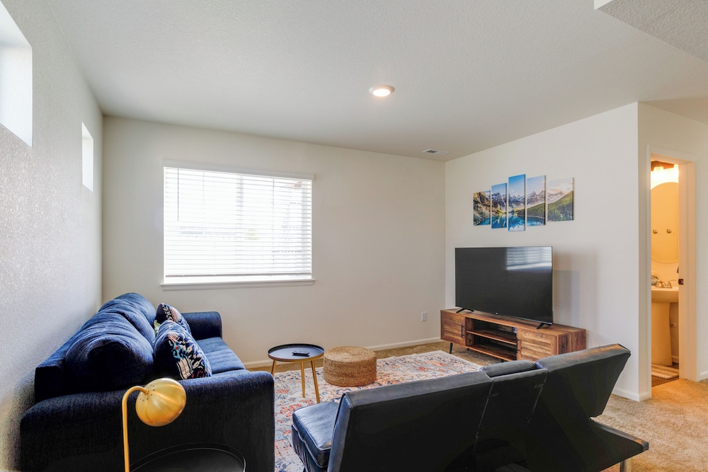 9 Mi to Airport: Pet-friendly Aurora Home w/ Deck