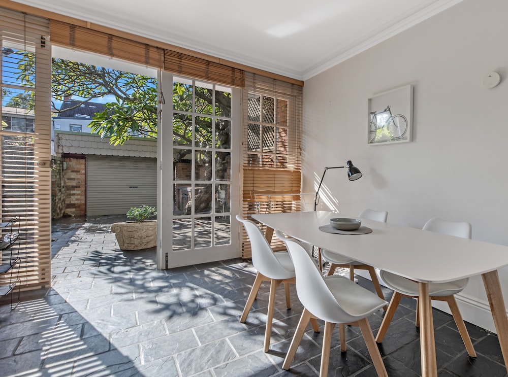 Kozyguru | Glebe | Cozy 2 Bedroom Terrace House