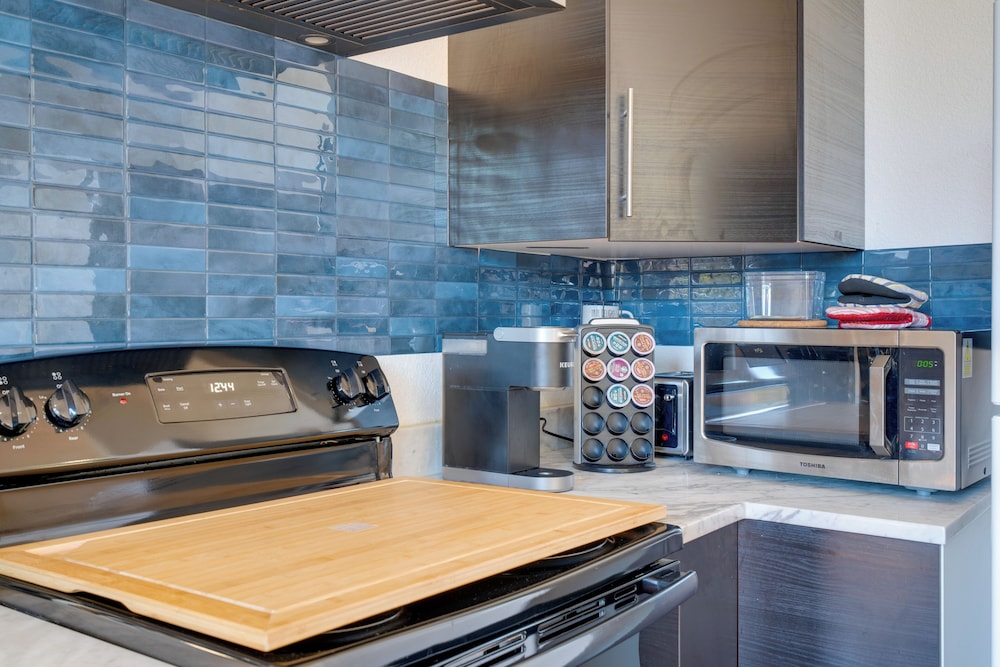 Stylish Apt Near Lake Travis w/ Entertainment