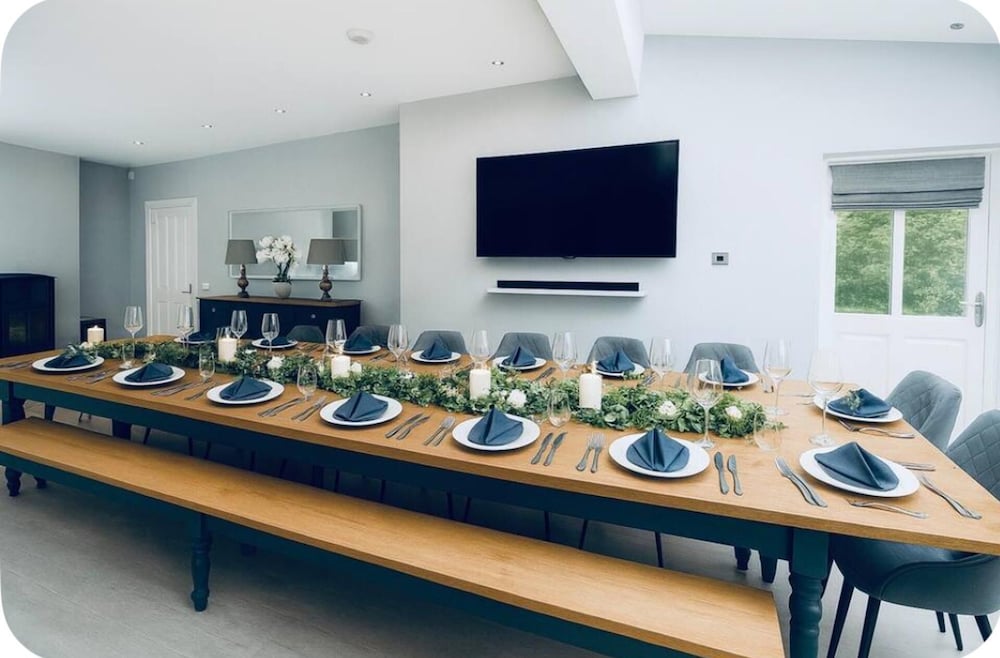 Lodge - Sleeps 18, pet Friendly & Free Parking