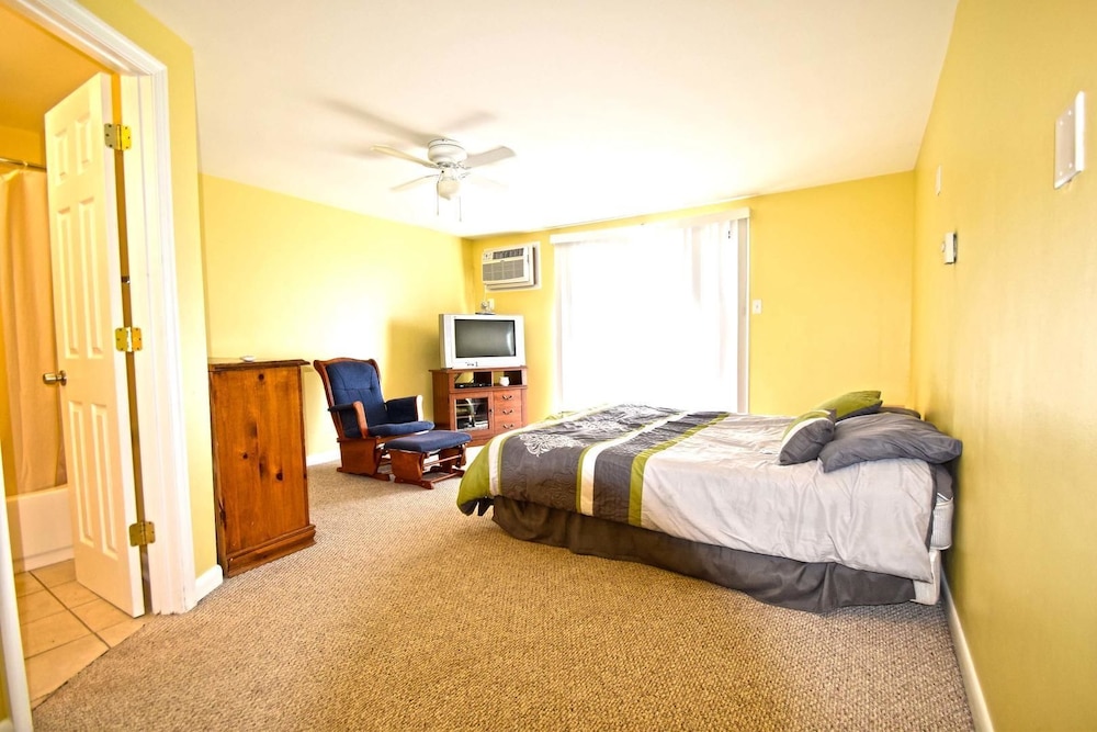 Crab Harbour 4 3 Bedroom Townhouse by RedAwning