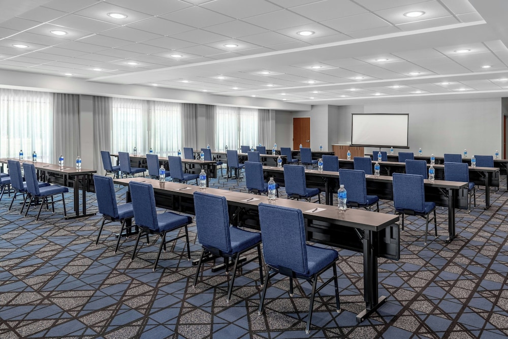 Courtyard By Marriott Sherman