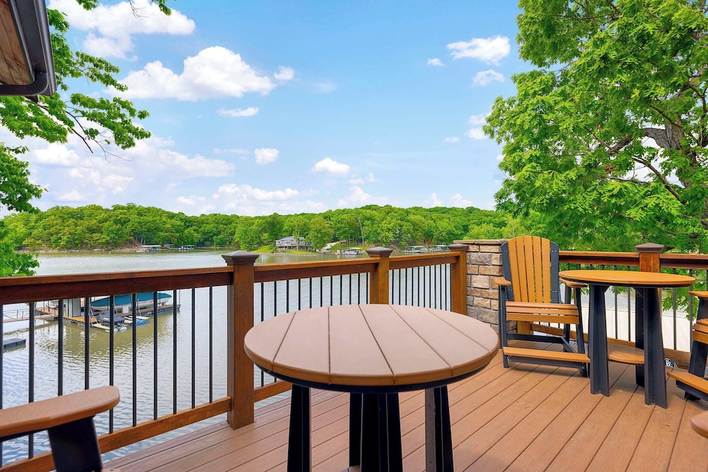 Trails End Hideaway Waterfront