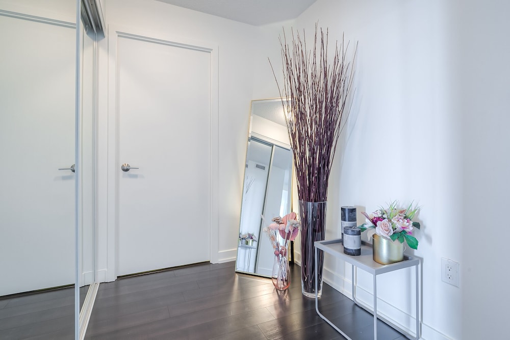 Waterfront Luxury Suites - Image 5