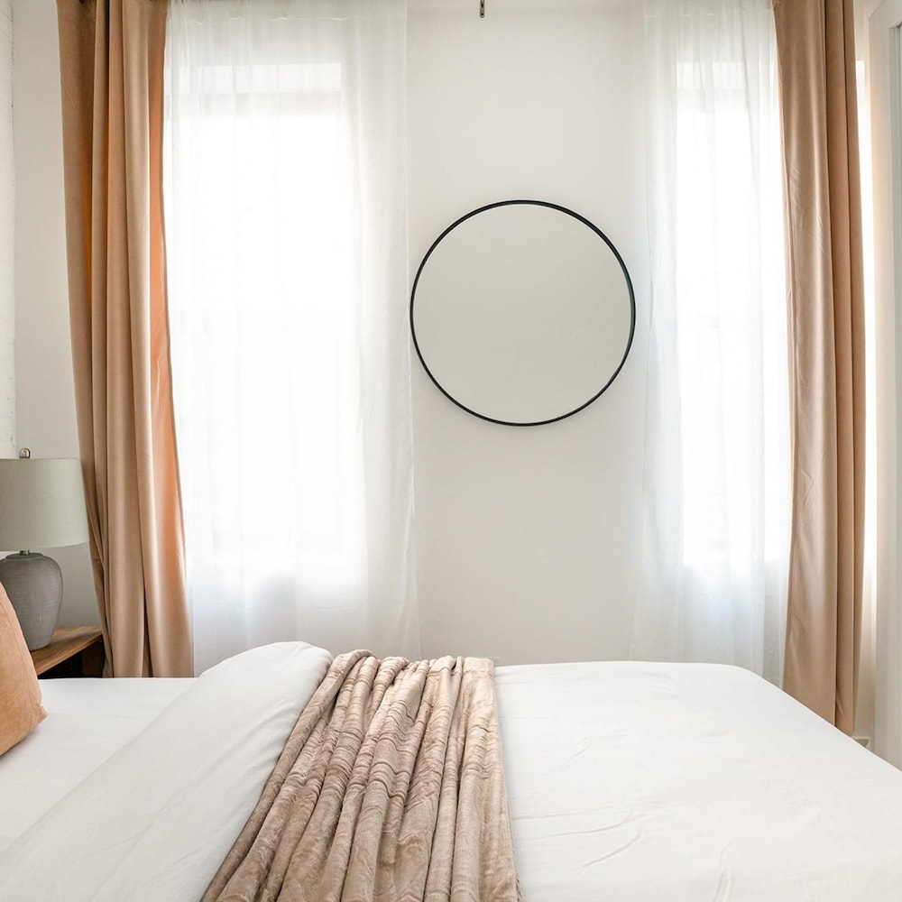 1290-13 Newly Renovated 2 Bedrooms in UES