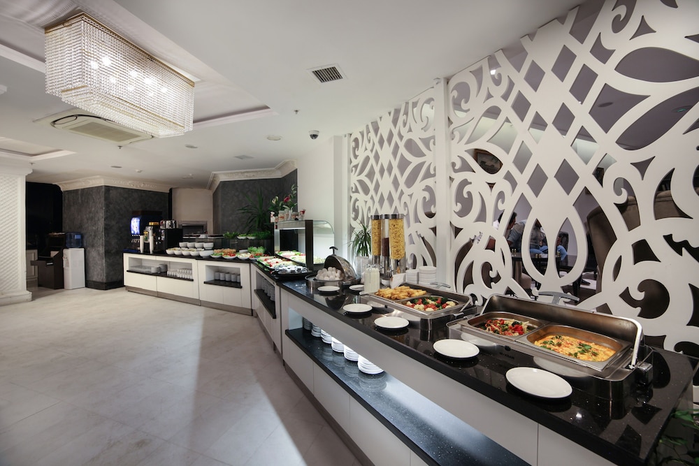 Beyaz Monarch Otel - Image 41