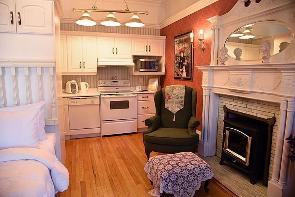 Brockville Vacations - The Noble Suites - Property Image 112