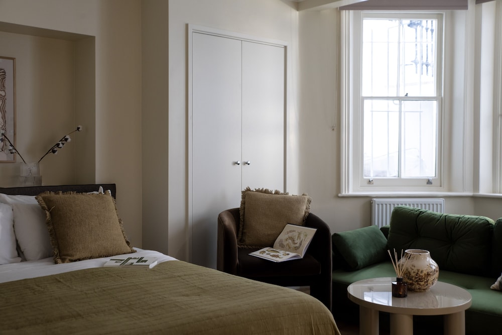 Gulaid House Knightsbridge by Bob W London
