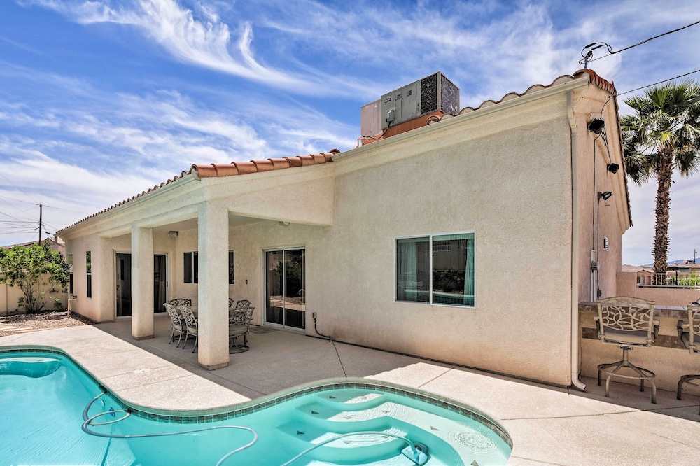 Elegant Lake Havasu Getaway w/ Pool - 3 Mi to Lake