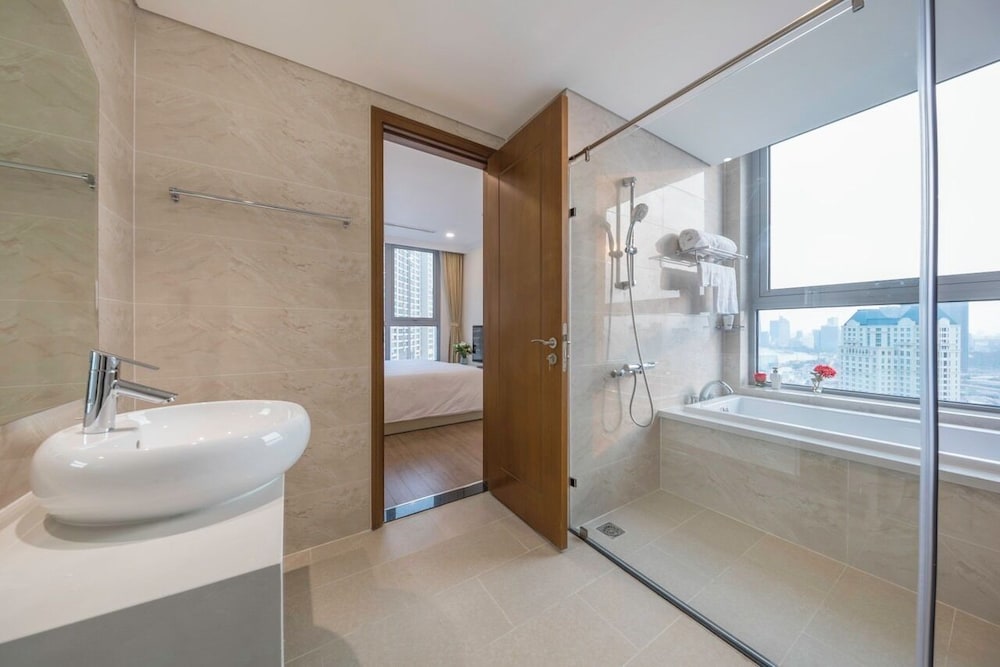 Somi Luxstay LP