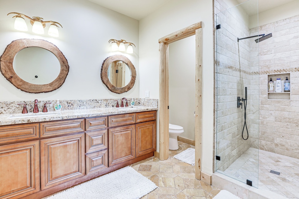 Hot Tub + Game Room: Mtn-view Retreat in Big Bear!