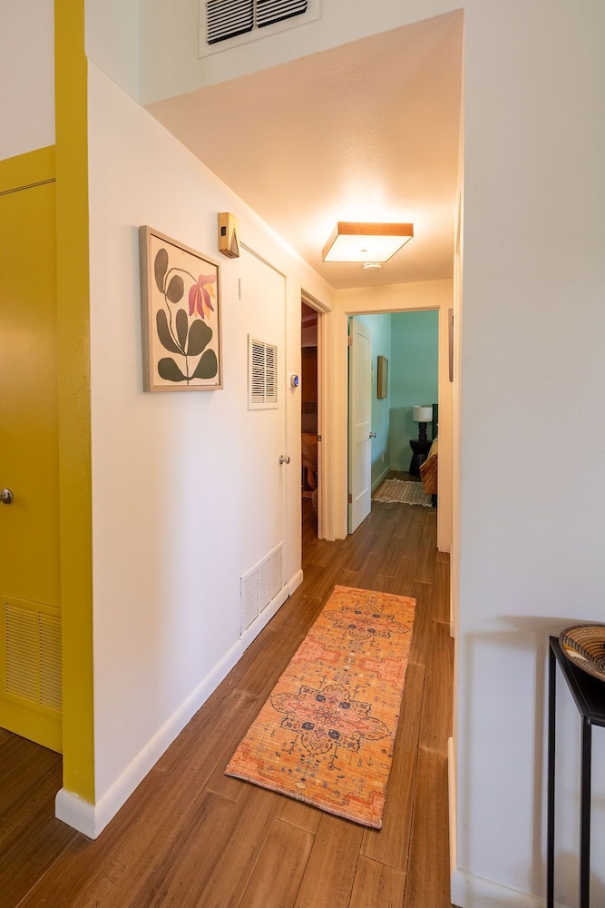 Palma Plaza Unit C