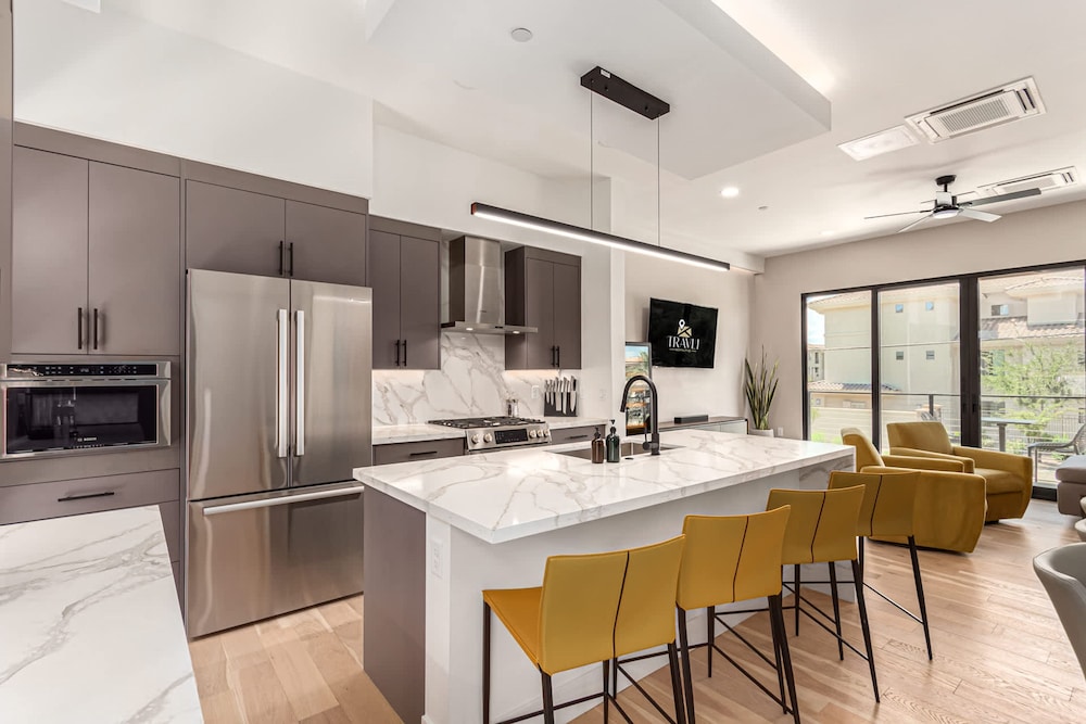 Papago Lux Townhouse 4level Oasis w Rooftop Lounge