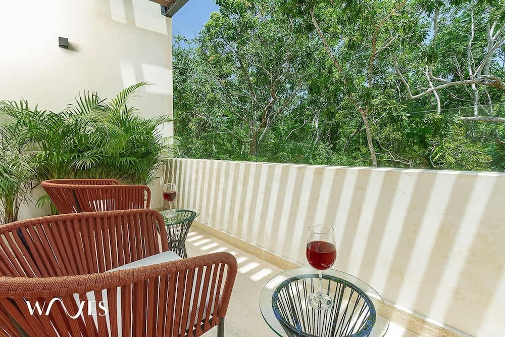 2 Br Roof w Infinity Pool Jacuzzi Spacious
