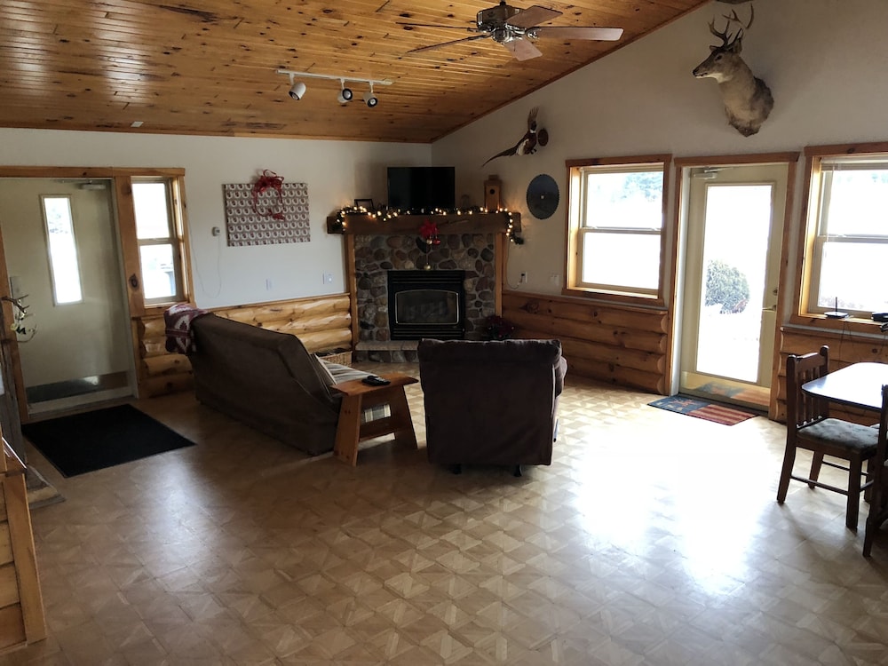 Sunset Pines Resort - Property Image 15