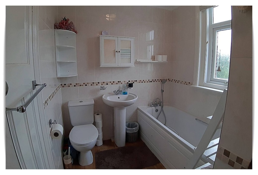 Charming Villa in Ryde - Child Friendly