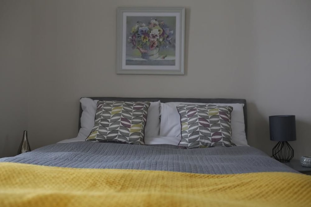 F6 Bath Road Apartment view 2