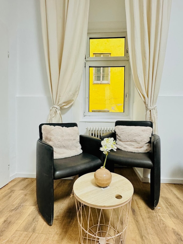5BR Apt 10min to Matzleinsdorfer