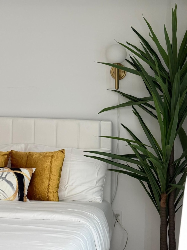 Elegant Hideaway with Free Parking