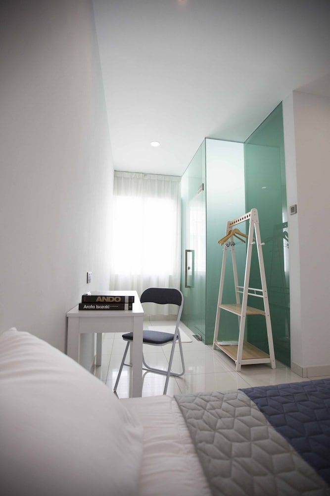 56 Residence photo 3