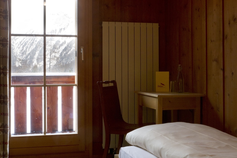 Spinas Gasthaus Val Bever - Hostel